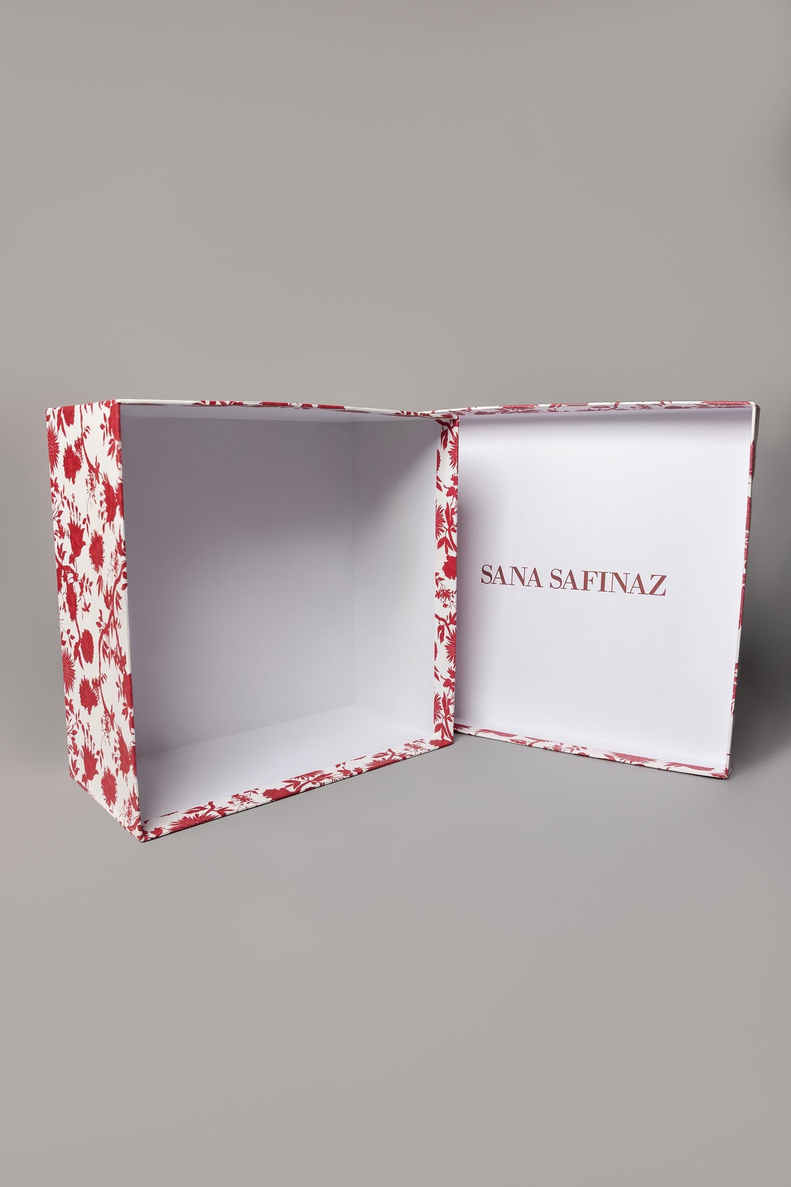 Charlotte Gift Box (Large) Main image