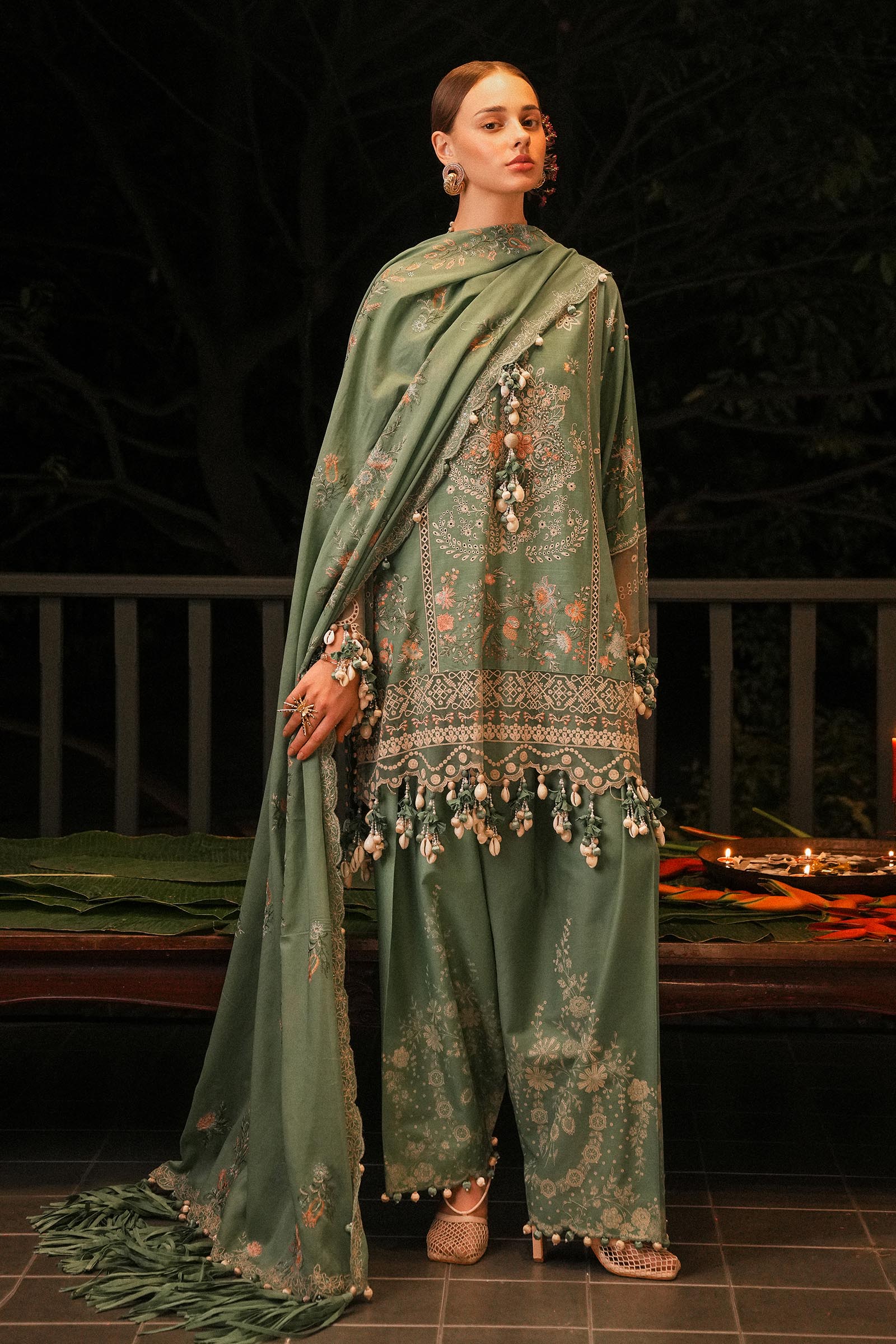 Unstitched Lawn 3 Piece Suit Main image