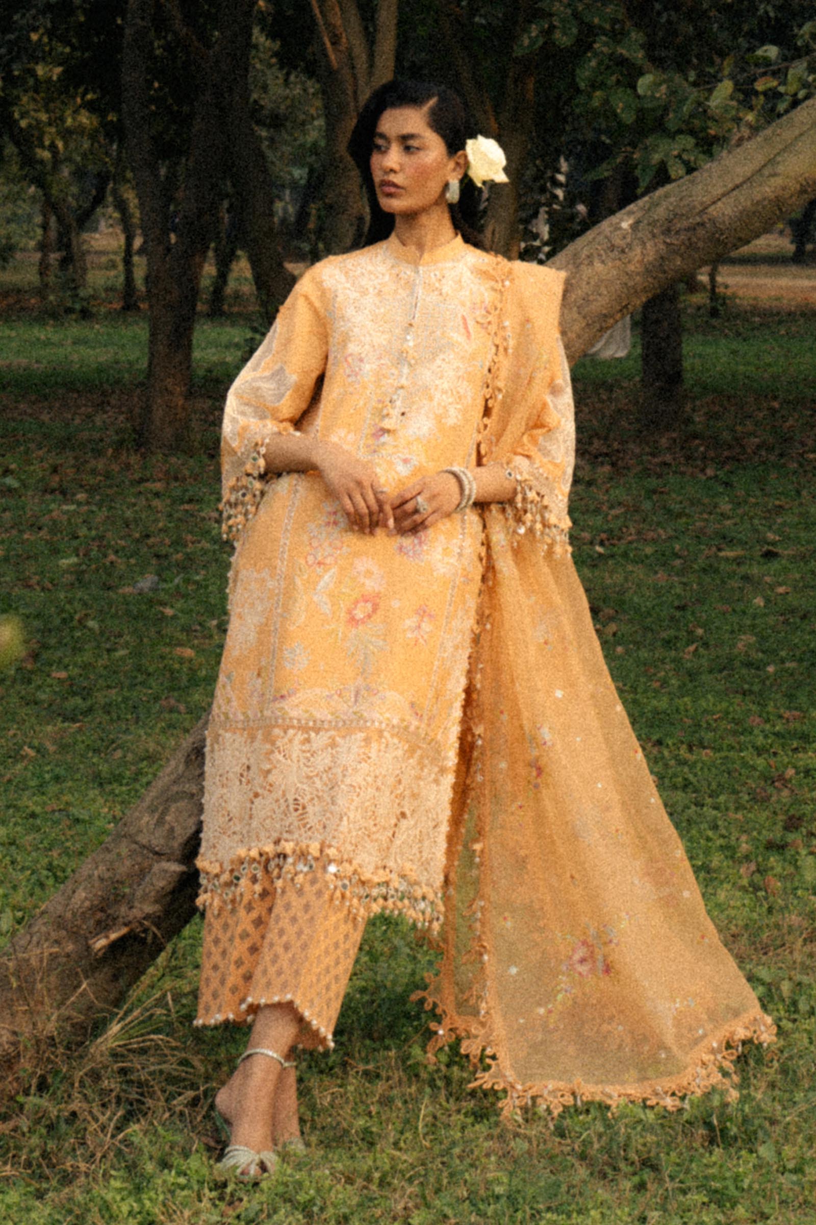 Unstitched Lawn 3 Piece Suit Main image
