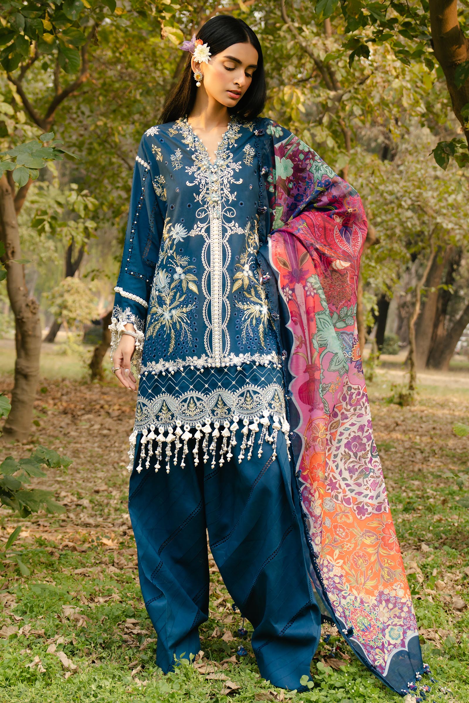 Unstitched Lawn 3 Piece Suit Main image