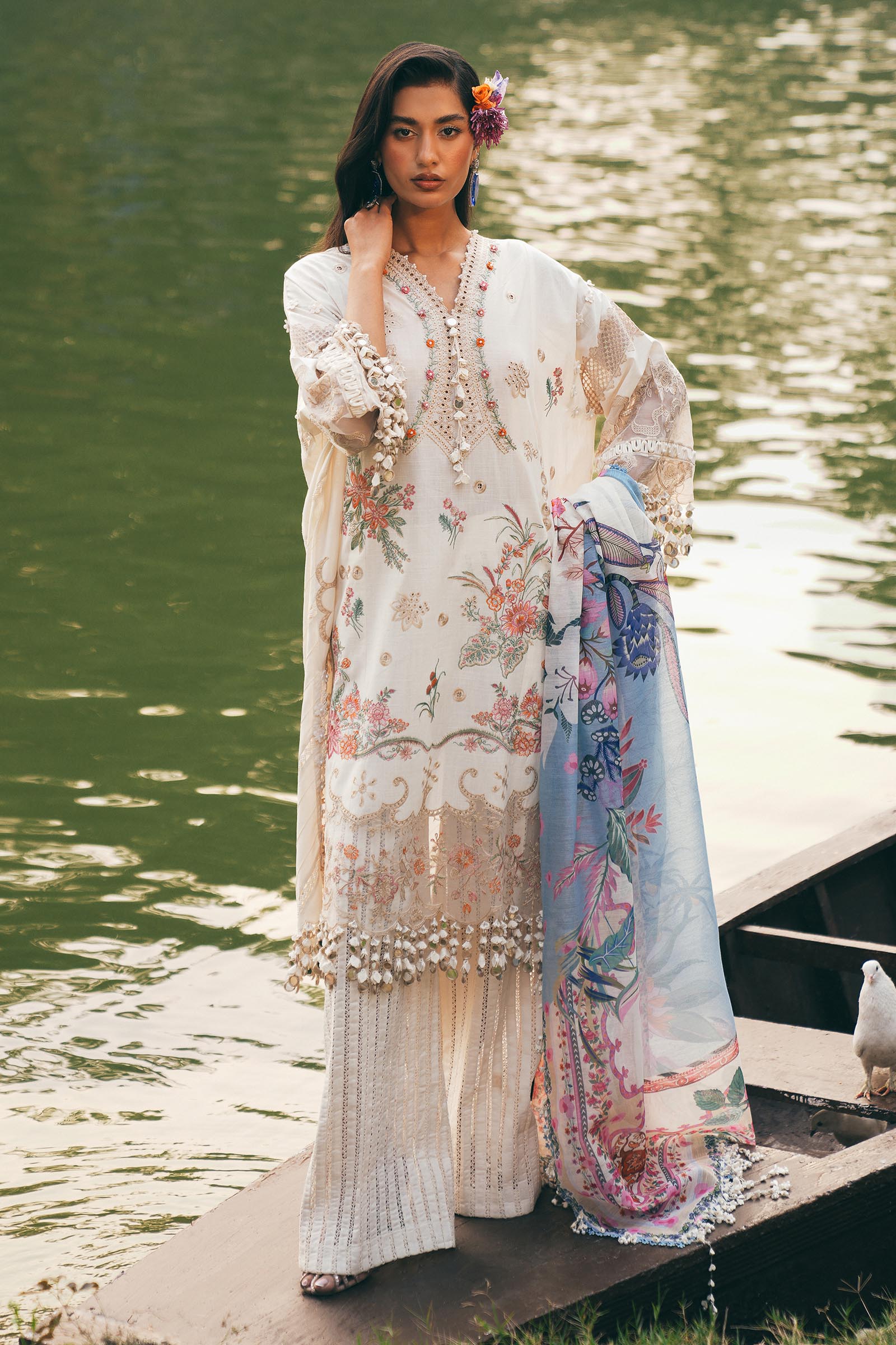 Unstitched Lawn 3 Piece Suit Main image