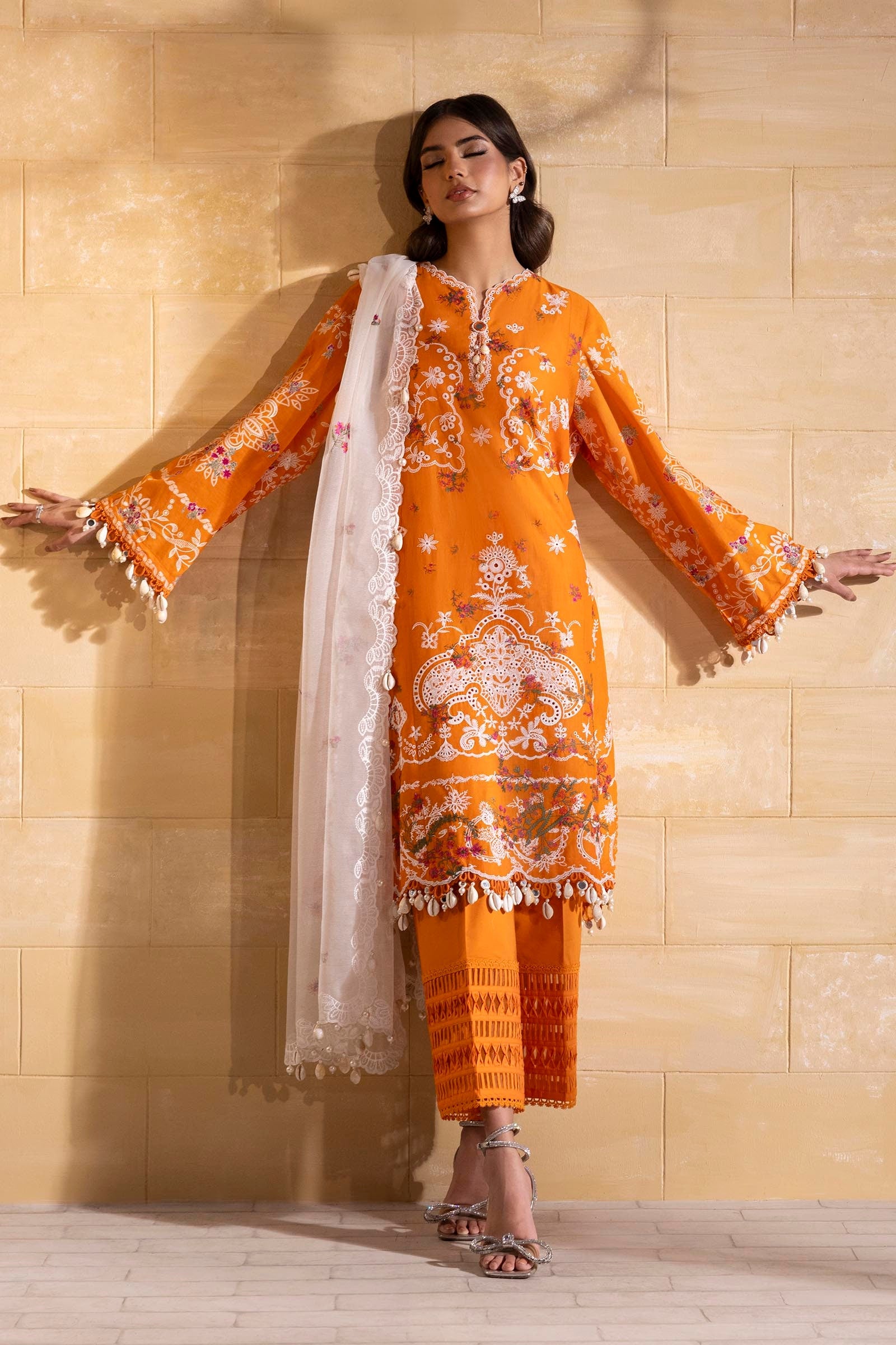 Unstitched 3 Piece Lawn Suit Main image