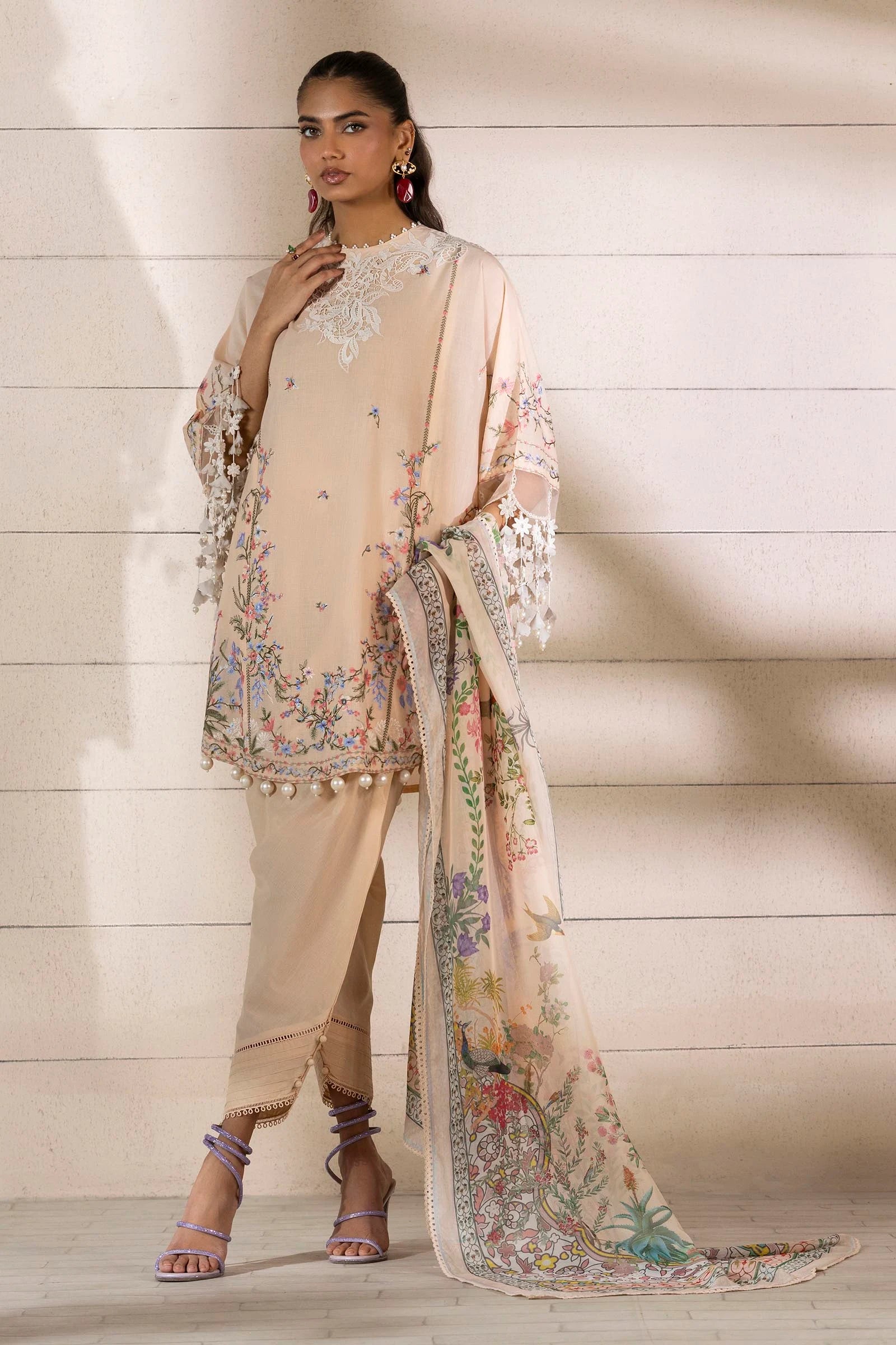 Unstitched 3 Piece Lawn Suit Main image