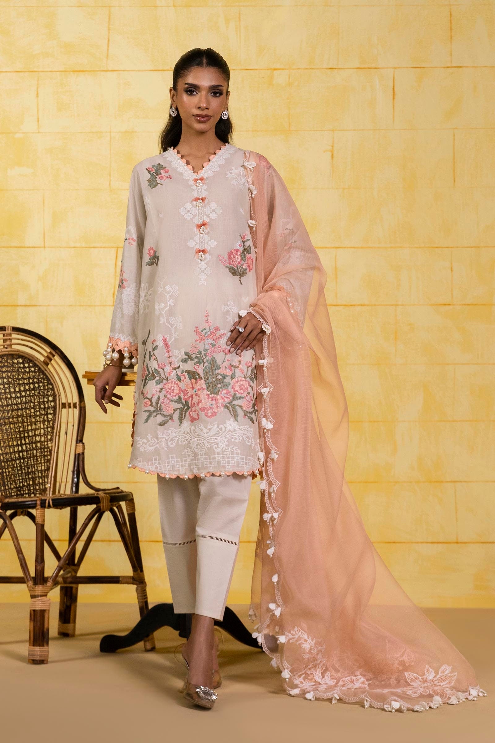 Unstitched 3 Piece Lawn Suit Main image