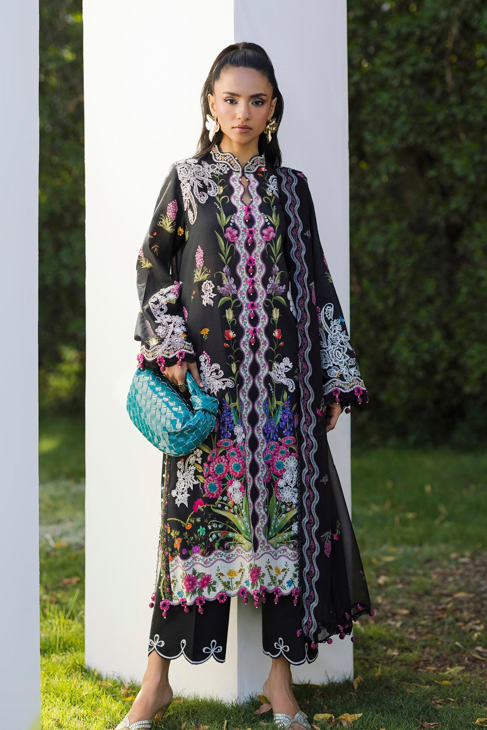 Unstitched Lawn 3 Piece Suit Main image