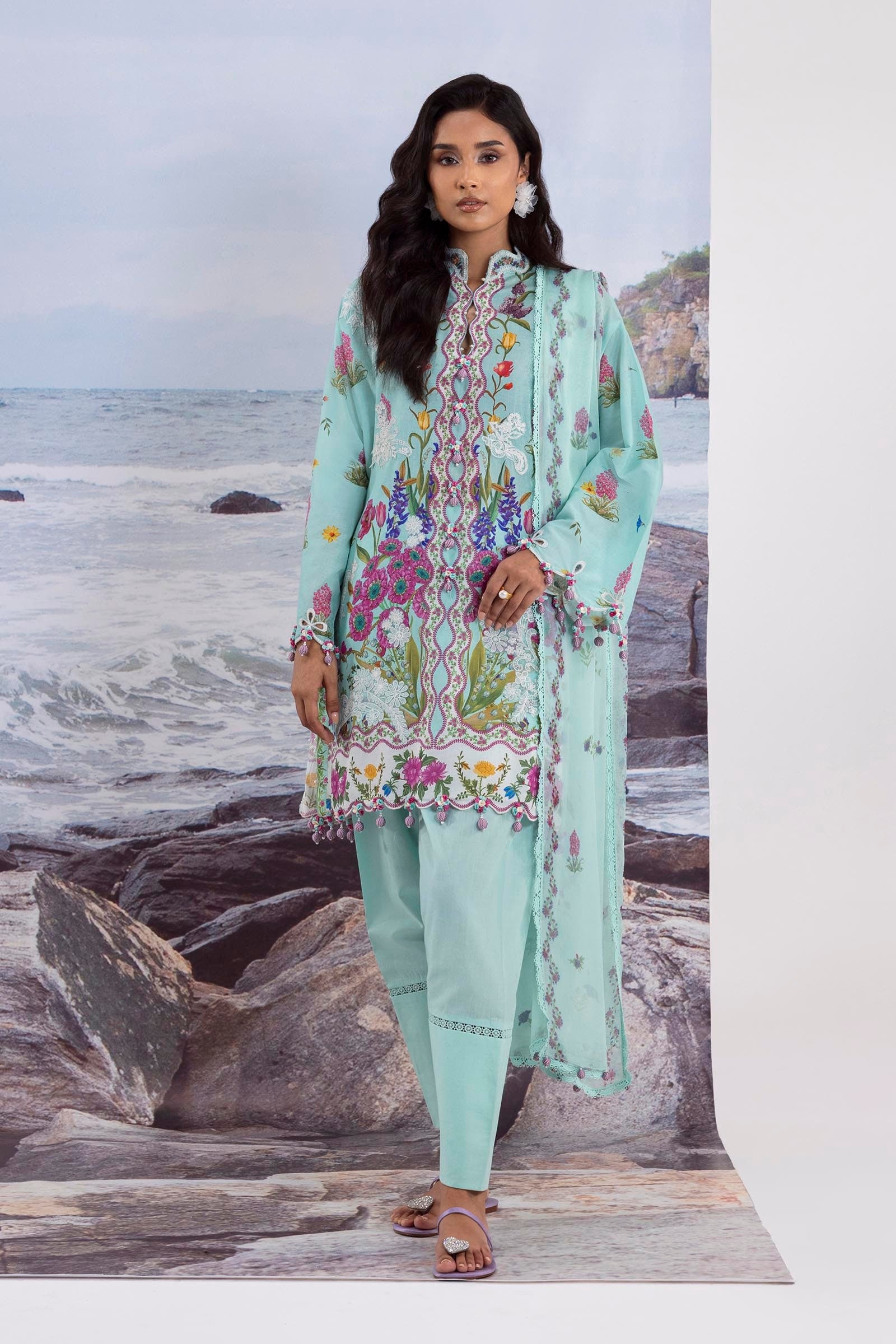 Unstitched Lawn 3 Piece Suit Main image