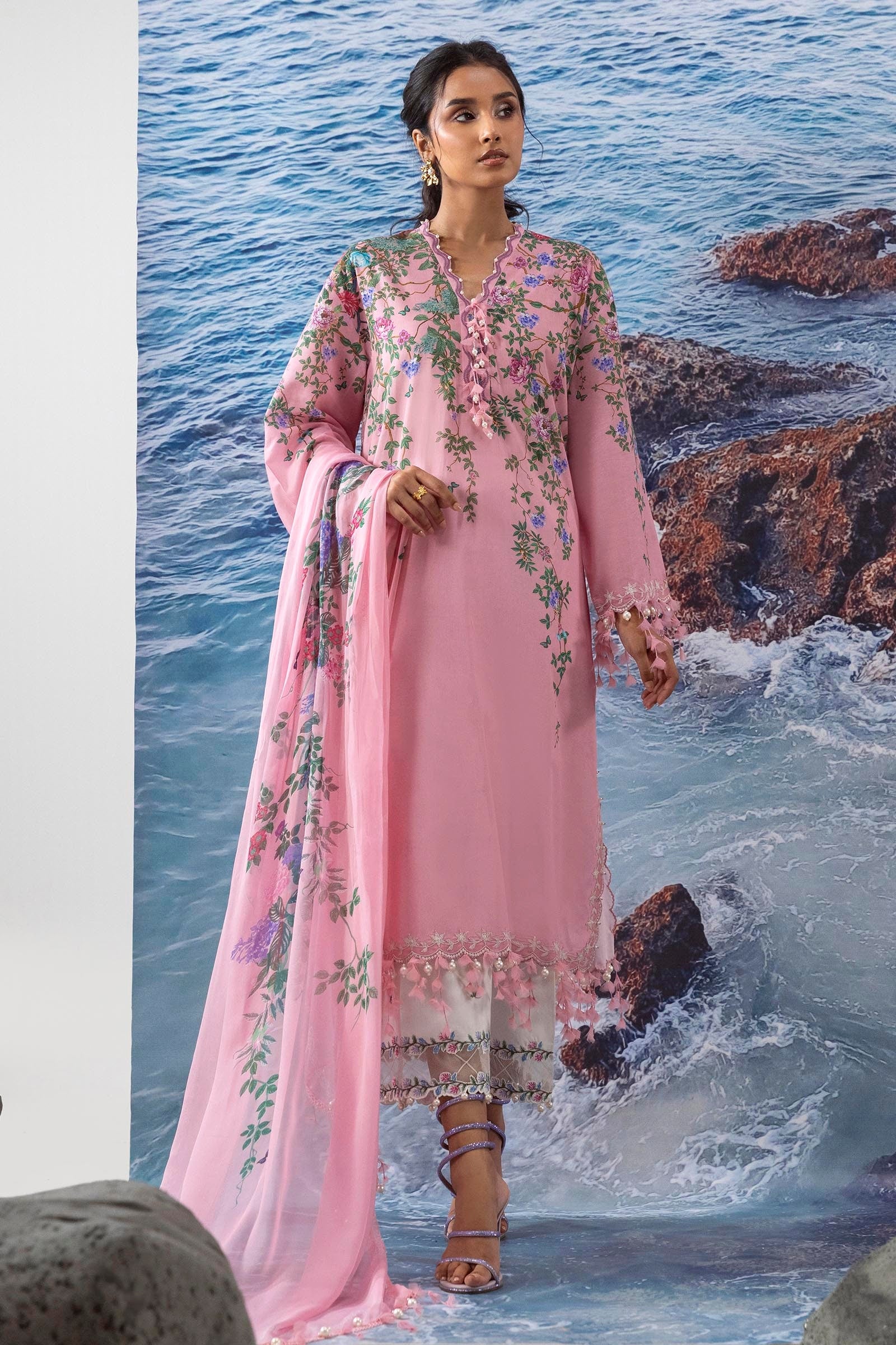 Unstitched Lawn 3 Piece Suit Main image