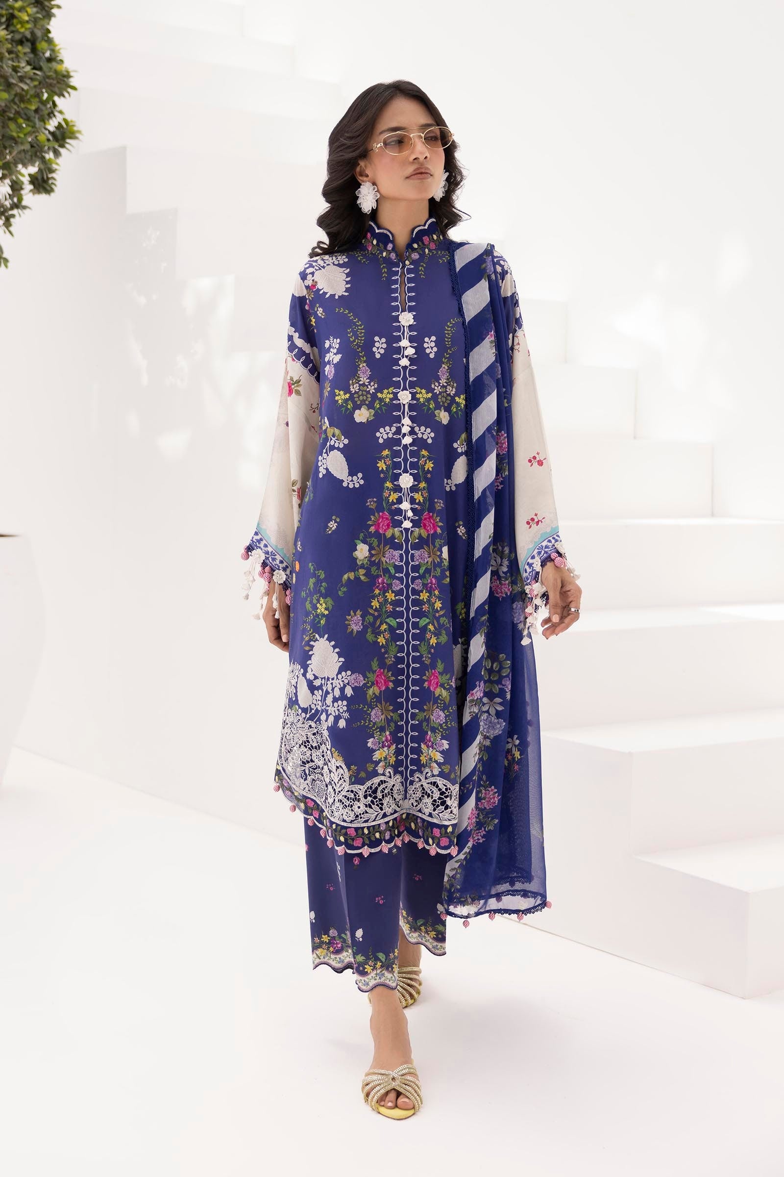 Unstitched Lawn 3 Piece Suit Main image