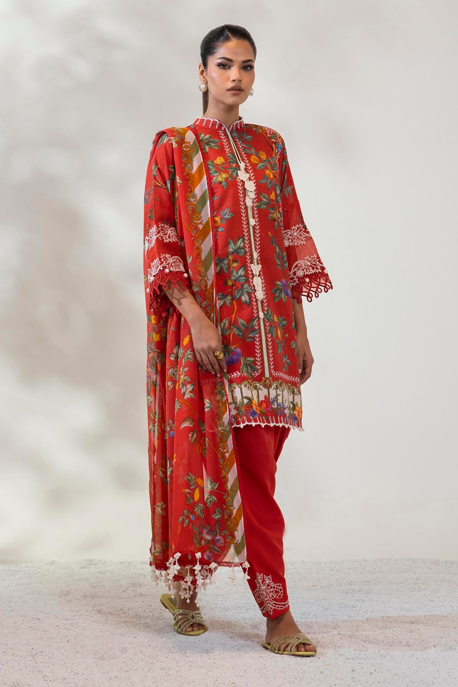 Unstitched Lawn 3 Piece Suit Main image