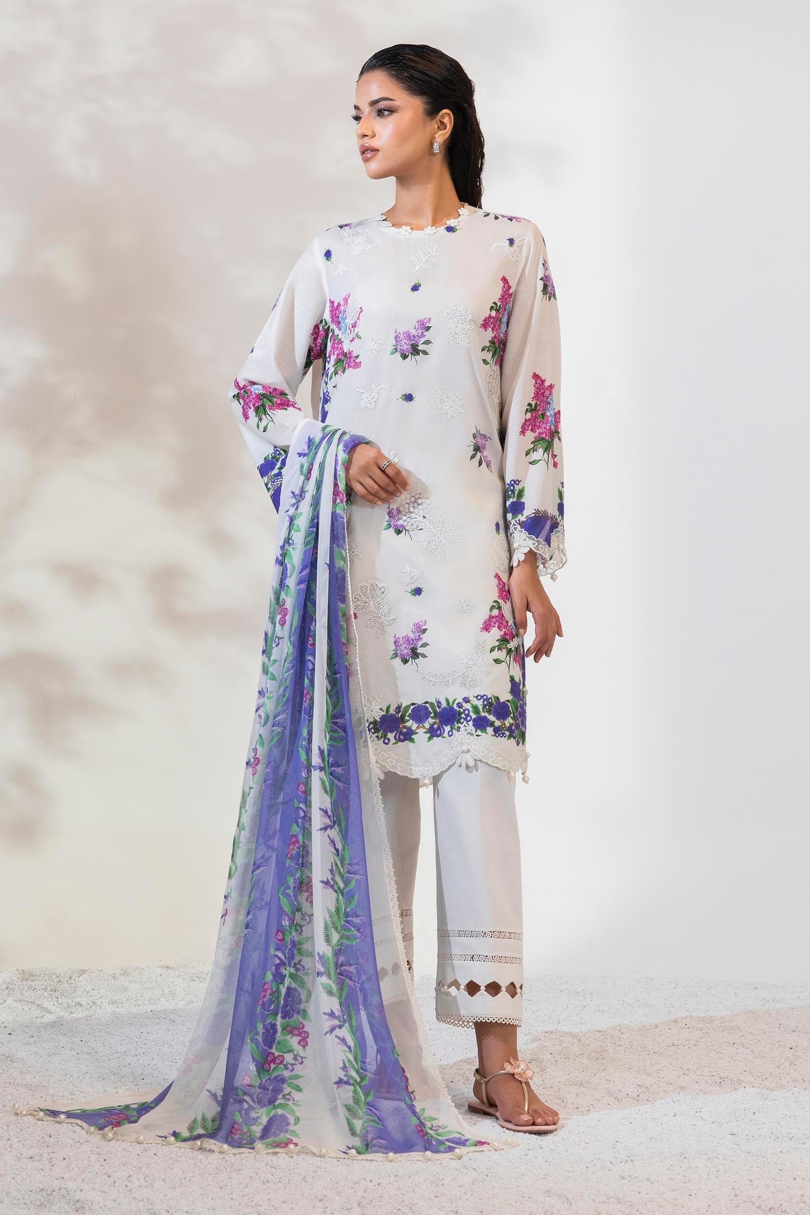 Unstitched Lawn 3 Piece Suit Main image