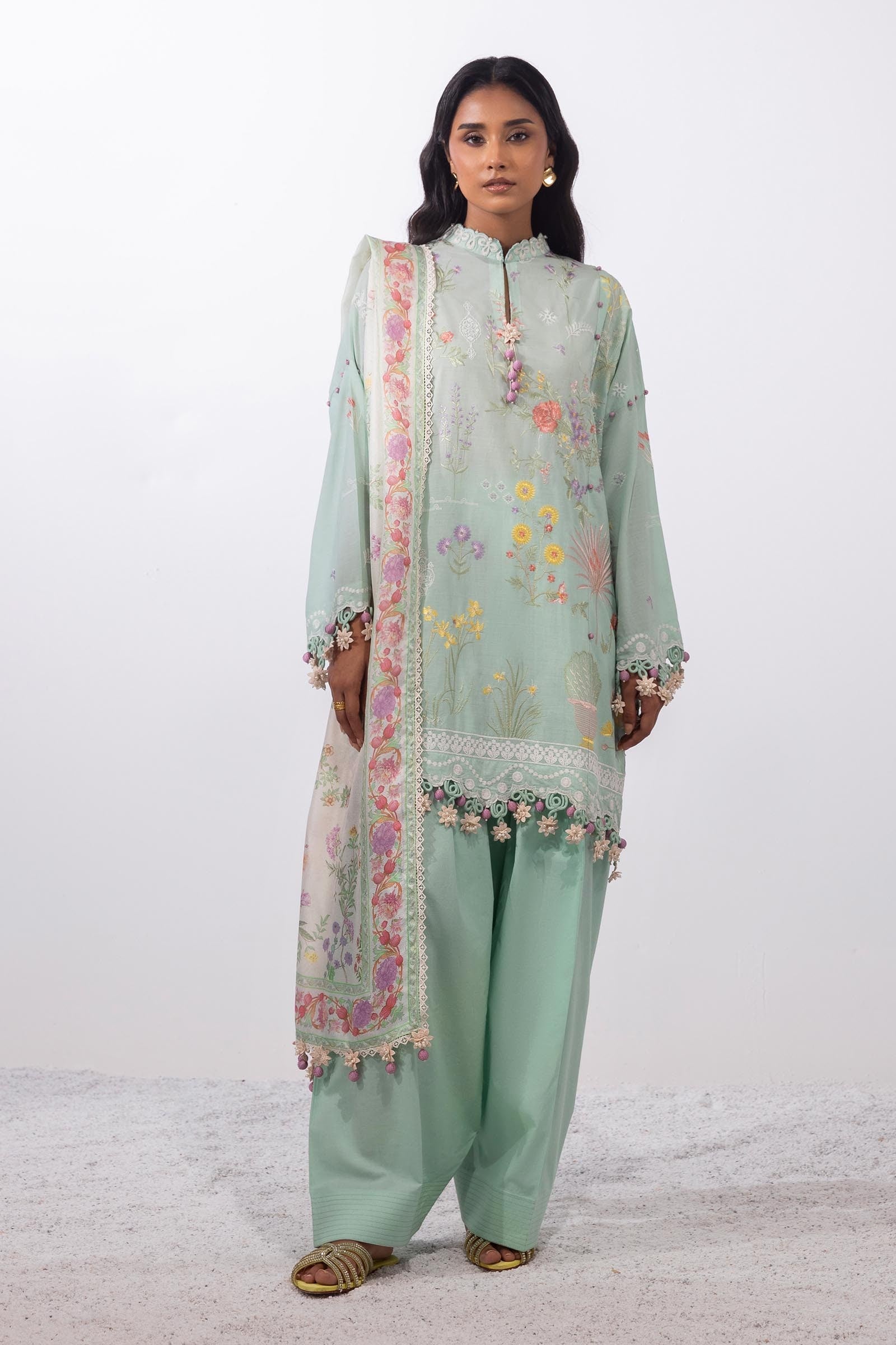 Unstitched Lawn 3 Piece Suit Main image