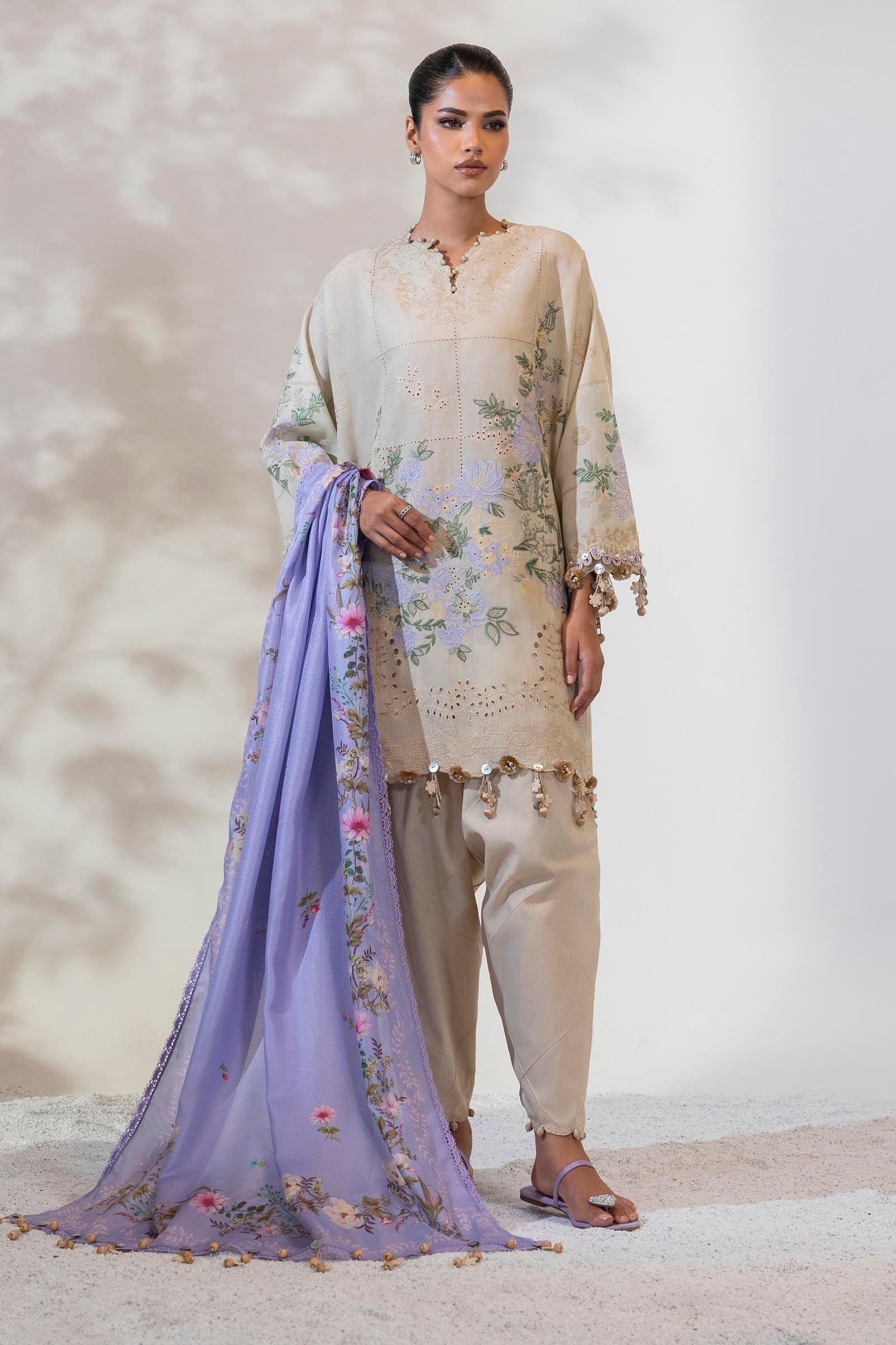Unstitched Lawn 3 Piece Suit Main image