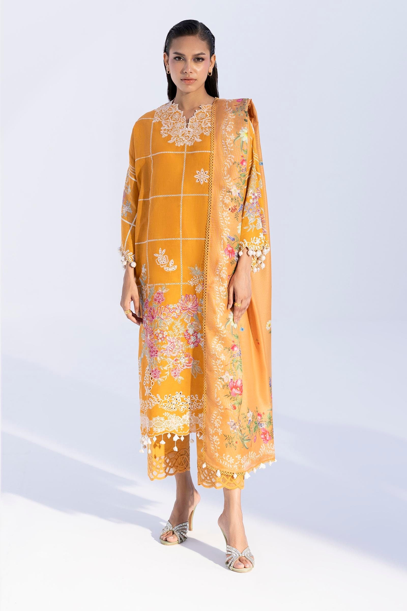 Unstitched Lawn 3 Piece Suit Main image