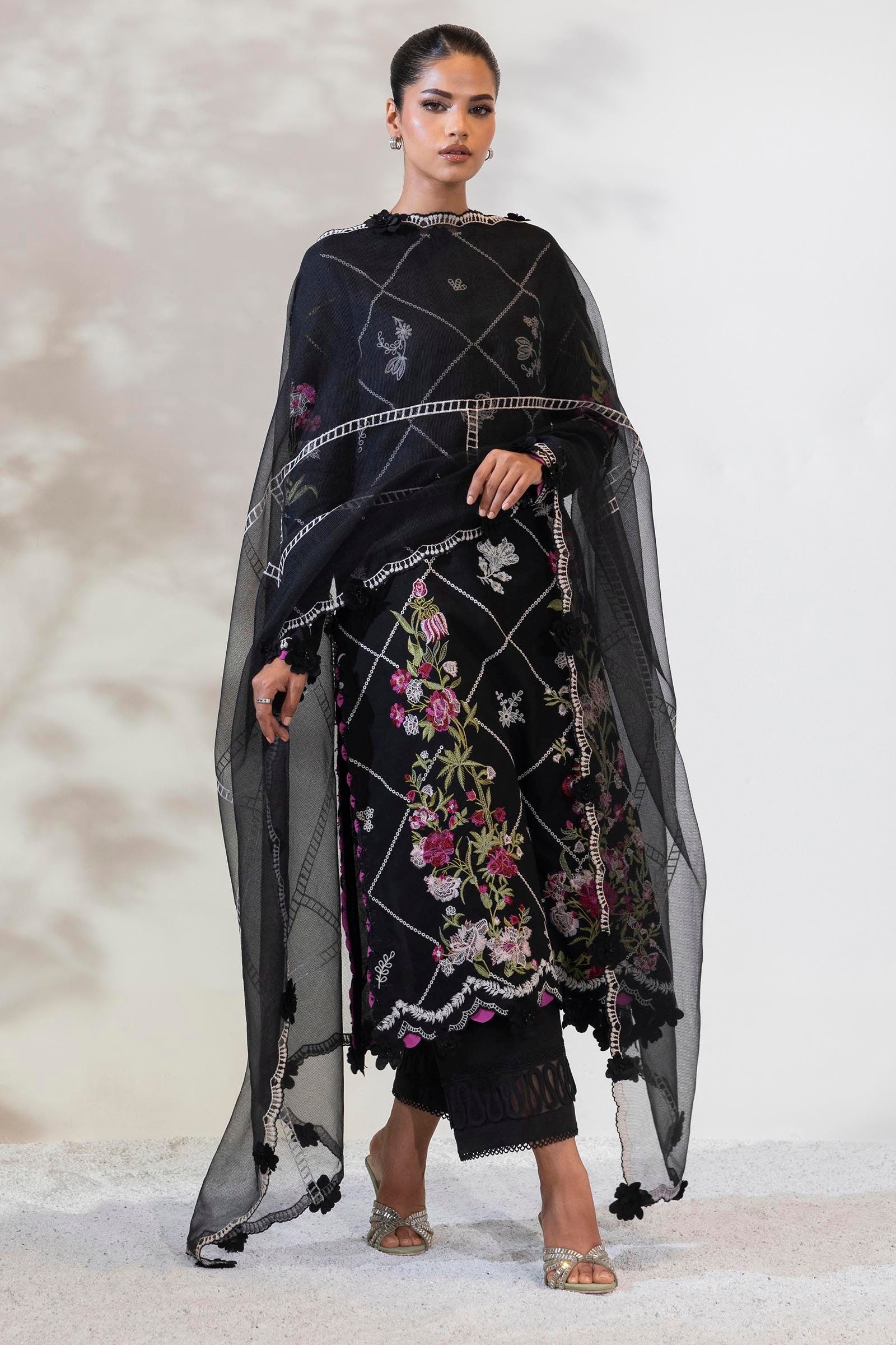 Unstitched Lawn 3 Piece Suit Main image