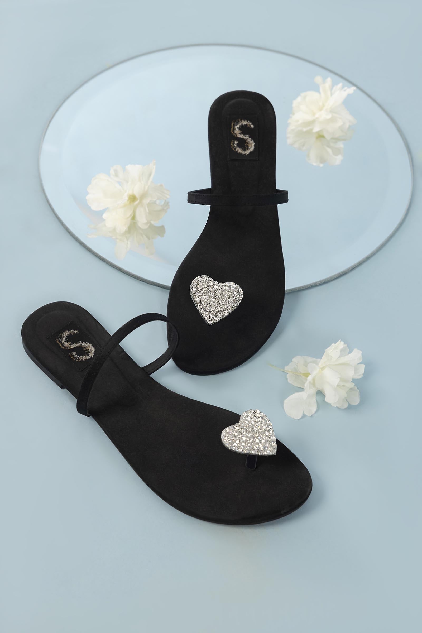 Black Heart Toe Ring Flats Secondary image